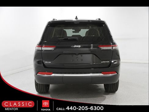 Used 2022 Jeep Grand Cherokee Limited w/ Luxury Tech Group II AWD/4WD image 23