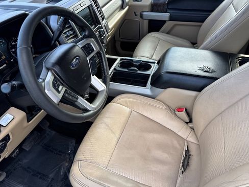 Used 2017 Ford F250 Lariat w/ Chrome Package image 4