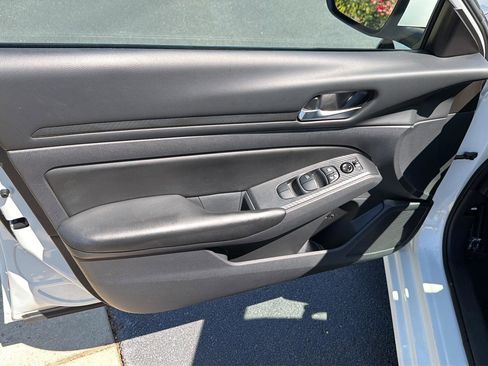 Used 2022 Nissan Altima 2.5 S FWD image 16