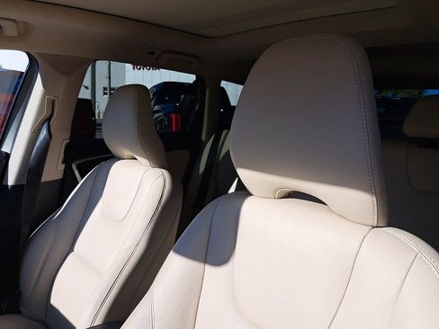 Used 2016 Volvo XC60 T6 Platinum w/ Climate Package image 16