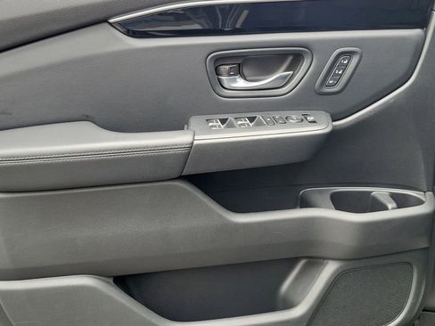 Certified 2025 Honda Pilot Touring image 21