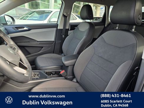 Certified 2022 Volkswagen Taos SE image 17