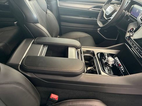 New 2026 Jeep Grand Wagoneer 4WD image 40