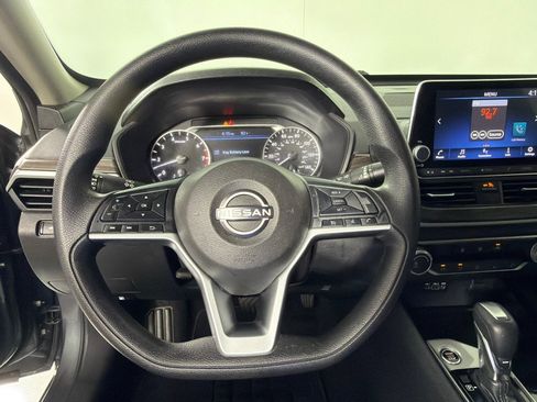 Used 2024 Nissan Altima 2.5 SV AWD/4WD image 11