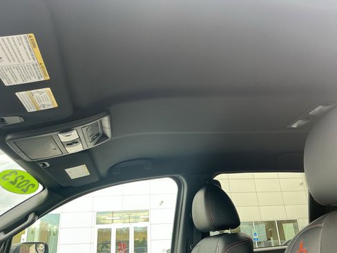 Used 2023 Nissan Titan PRO-4X w/ Pro-4x Convenience Package AWD/4WD image 12