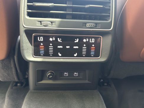 Used 2021 Audi Q8 Premium Plus w/ Premium Plus Package image 18