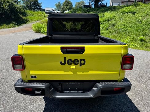 Used 2023 Jeep Gladiator Sport AWD/4WD image 7