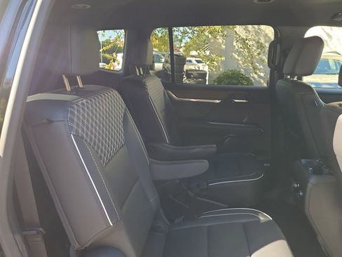 Used 2025 GMC Acadia Denali image 17