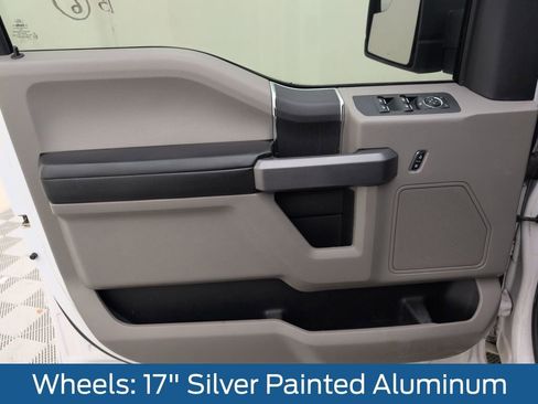 Used 2015 Ford F150 XLT image 32