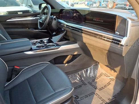 Certified 2025 Cadillac Escalade Sport AWD/4WD image 26