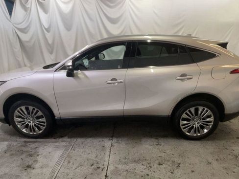 Used 2024 Toyota Venza XLE image 5