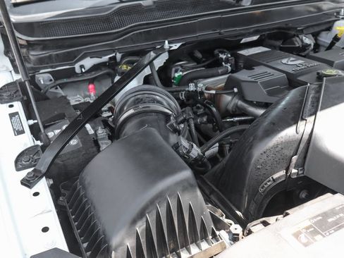 Used 2022 RAM 5500 Tradesman w/ Chrome Appearance Group AWD/4WD image 12
