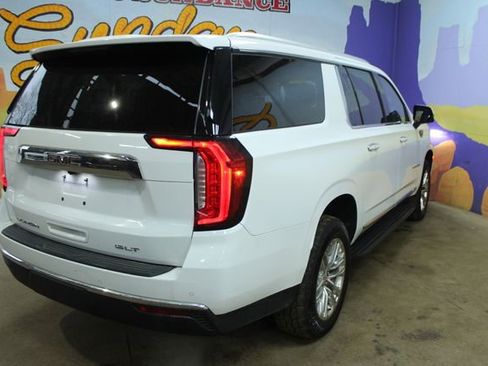 Used 2023 GMC Yukon XL SLT w/ SLT Luxury Package image 8