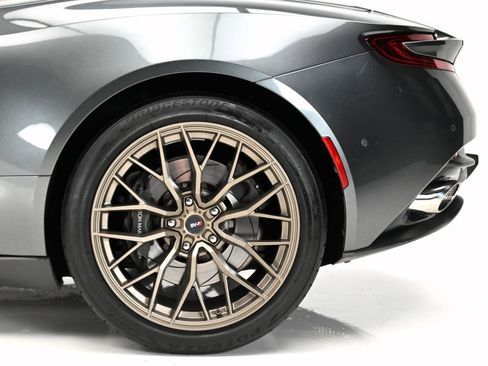 Used 2019 Aston Martin DB11 Coupe RWD image 29