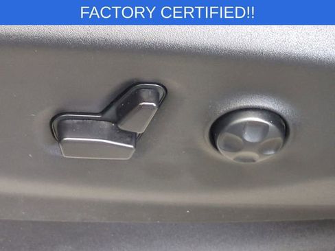 Certified 2024 Chrysler Pacifica Touring-L image 23