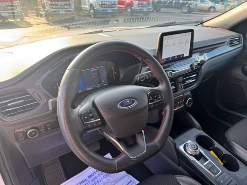 Certified 2025 Ford Escape ST-Line Select AWD/4WD image 7