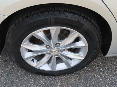 Used 2019 Chevrolet Malibu LT FWD image 13