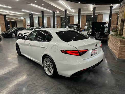 Used 2020 Alfa Romeo Giulia Sport RWD w/ Quick Order Package 22K Sport image 7