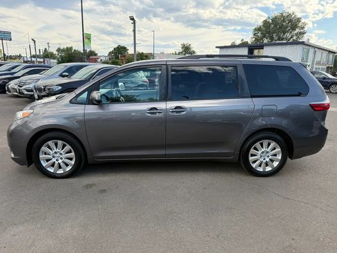 Used 2016 Toyota Sienna LE AWD/4WD image 6