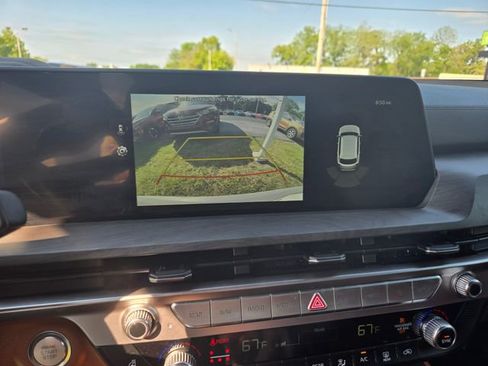Used 2025 Kia Telluride AWD image 12