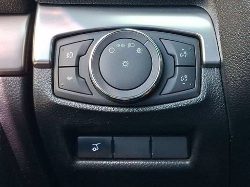 Used 2018 Ford Explorer XLT w/ Equipment Group 202A AWD/4WD image 27