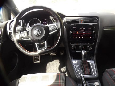 Used 2018 Volkswagen GTI SE FWD image 12