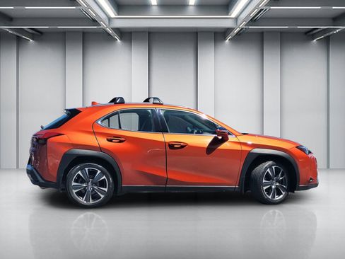 Used 2019 Lexus UX 250h w/ Premium Package AWD/4WD image 4
