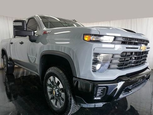 Used 2025 Chevrolet Silverado 2500 Custom w/ Z71 Off-Road Package AWD/4WD image 2