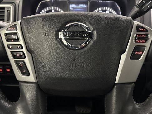 Used 2018 Nissan Titan SV w/ SV Convenience Package image 16