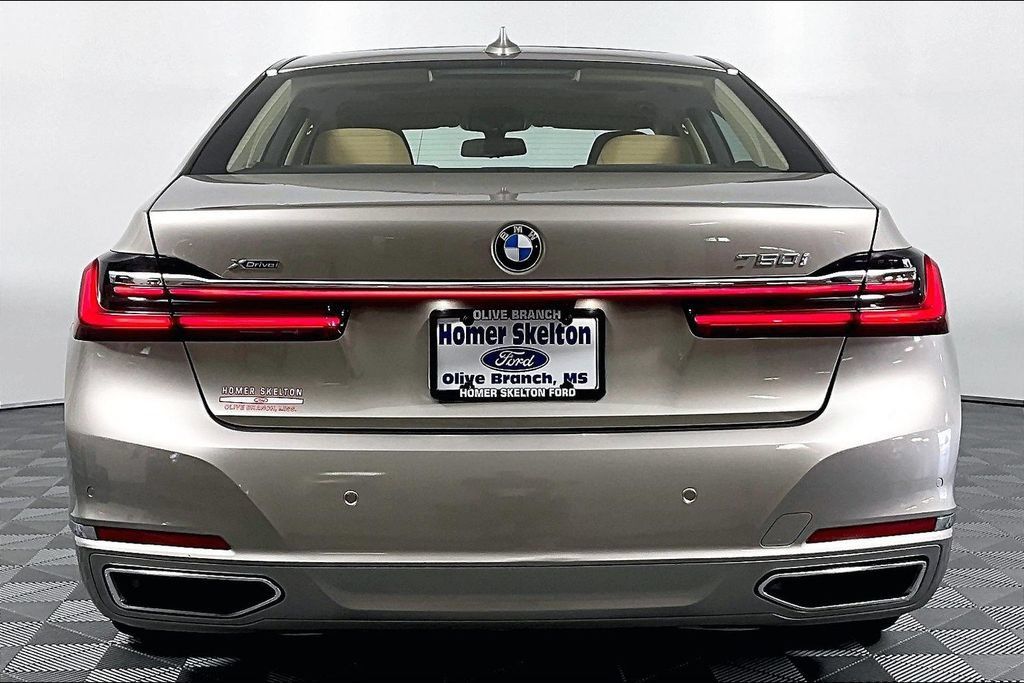 Used 2022 BMW 750i xDrive AWD/4WD image 4