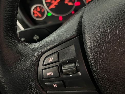 Used 2018 BMW 320i xDrive Sedan image 16