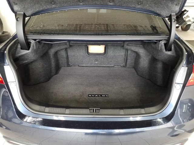 Used 2018 Toyota Avalon Limited FWD image 14