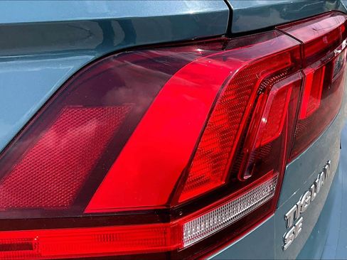 Used 2020 Volkswagen Tiguan SE w/ Panoramic Sunroof Package image 27