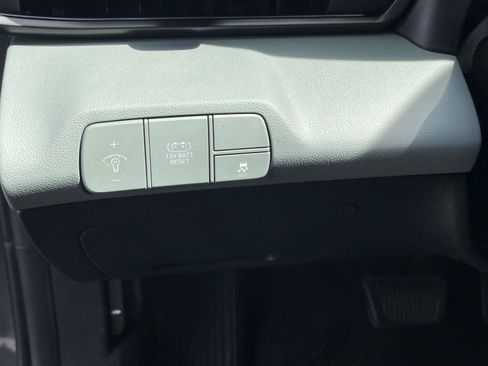 Used 2025 Hyundai Elantra Limited FWD image 22