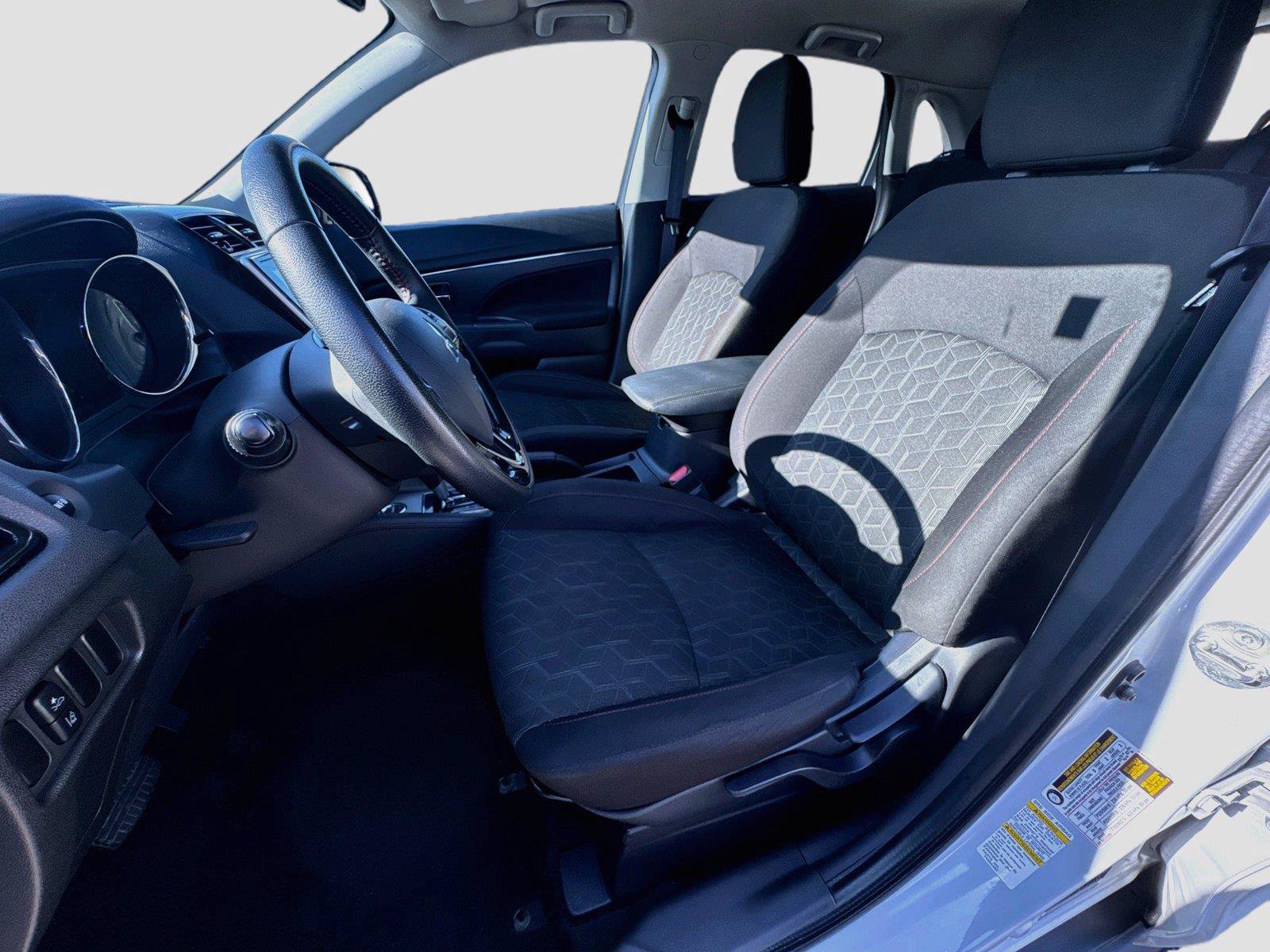 Used 2025 Mitsubishi Outlander Sport AWD image 9
