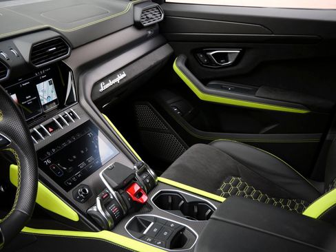 Used 2022 Lamborghini Urus image 15