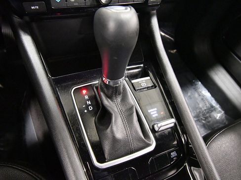 Used 2023 Jeep Compass Limited image 27