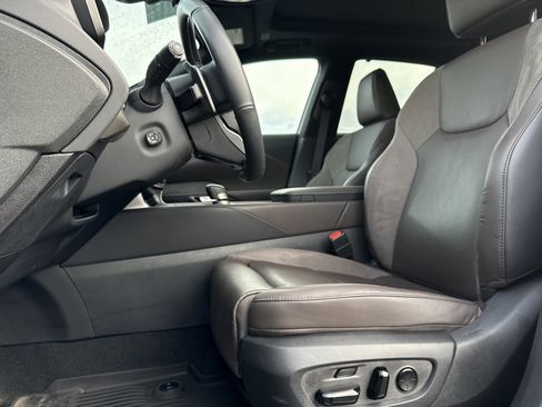 Used 2023 Lexus RX 350 w/ Luxury Package image 16