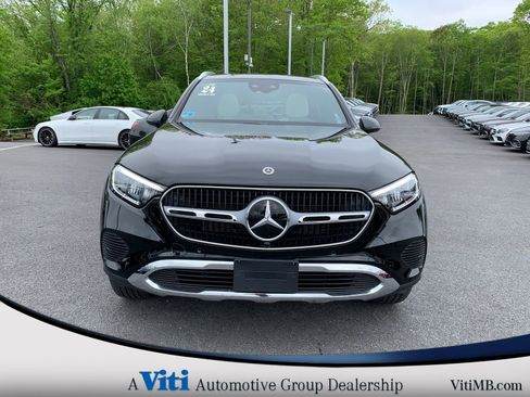 Used 2024 Mercedes-Benz GLC 300 4MATIC image 3
