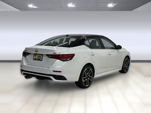 Used 2025 Nissan Sentra SR FWD image 7