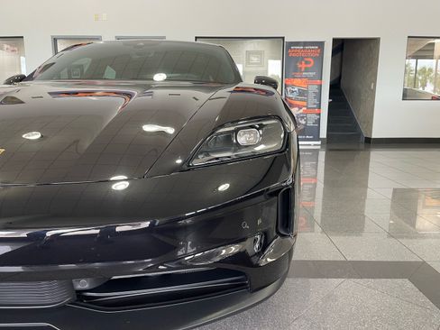 Used 2025 Porsche Taycan 4S AWD/4WD image 10