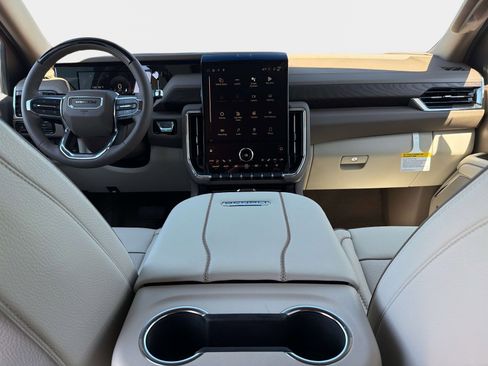 New 2026 GMC Yukon XL Denali w/ Denali Reserve Package image 14