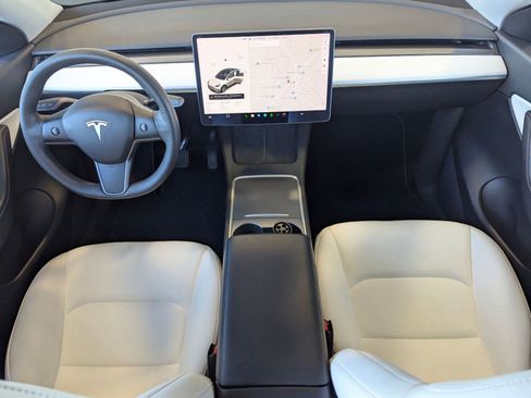 Used 2021 Tesla Model Y Long Range image 15