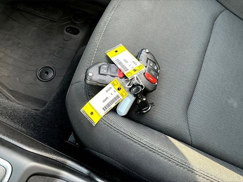 Certified 2022 Jeep Gladiator Willys image 29