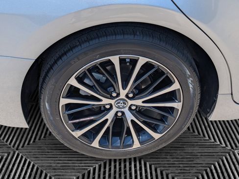 Used 2019 Toyota Camry SE FWD image 8