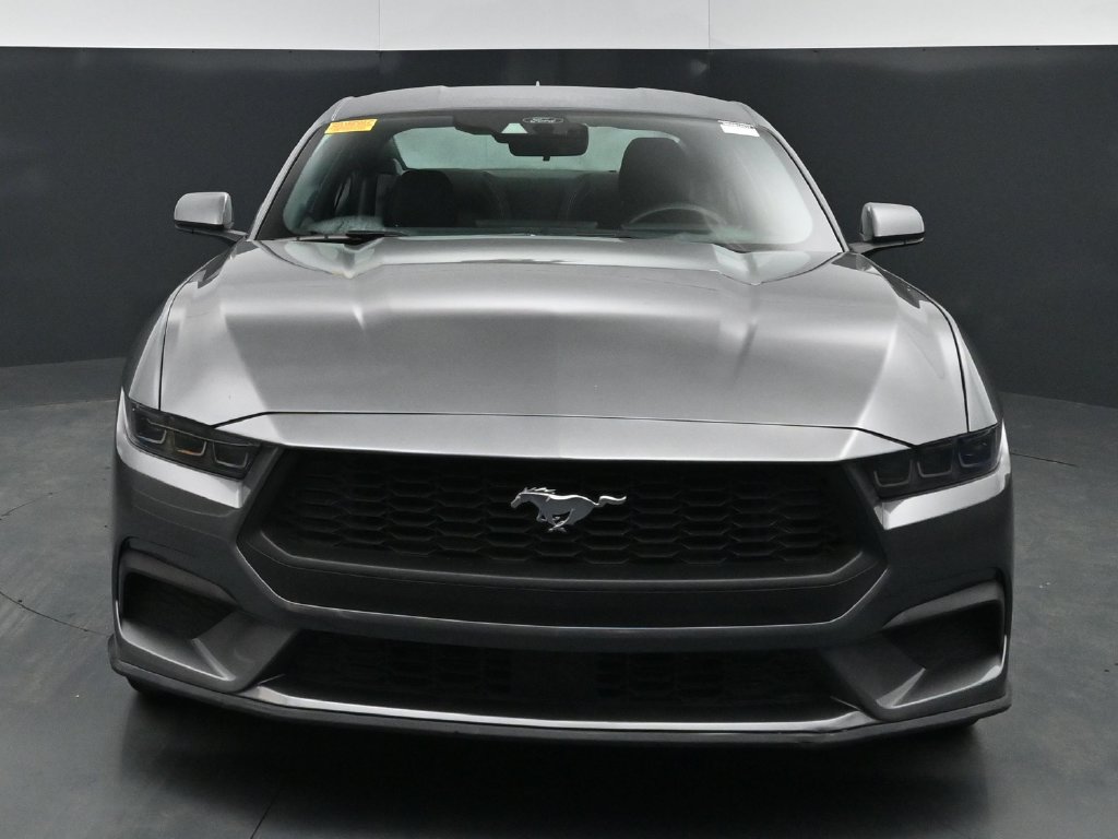Used 2025 Ford Mustang Coupe RWD image 2
