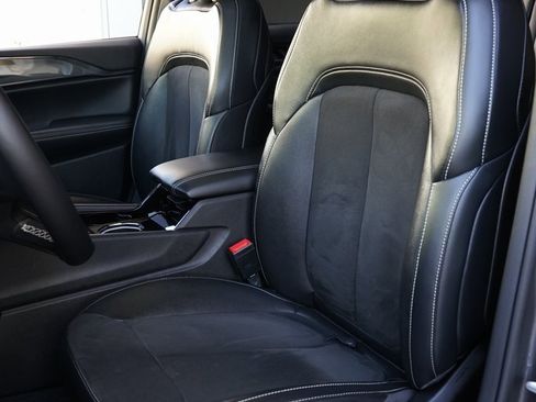 Used 2022 Jeep Grand Cherokee Altitude image 9