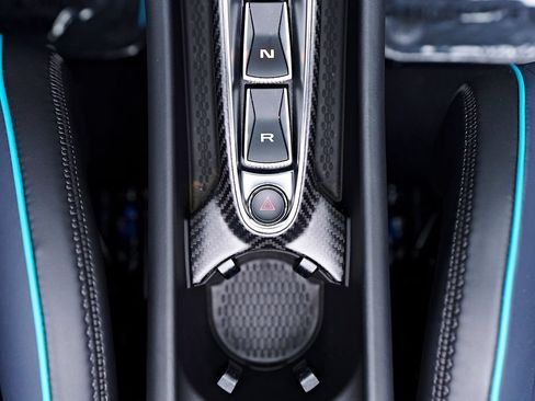 Used 2025 McLaren Artura Spider RWD image 36