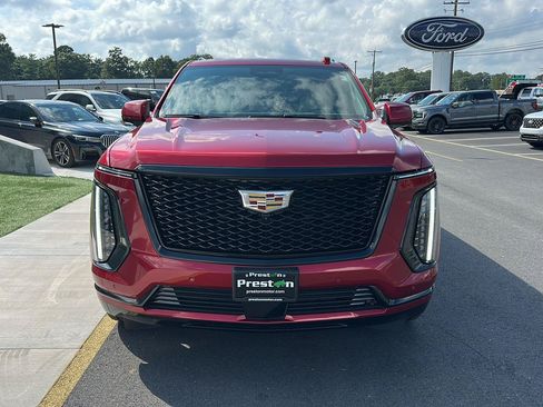 Used 2025 Cadillac Escalade ESV Sport Platinum AWD/4WD image 2