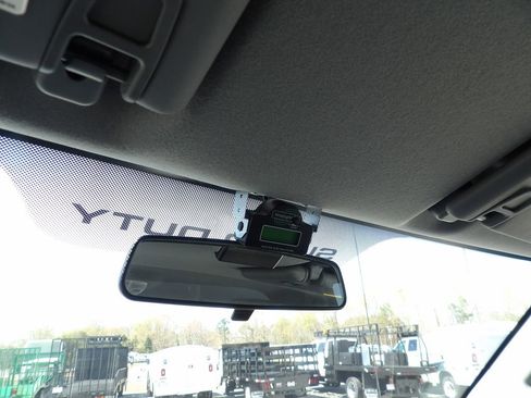 Used 2015 Ford F550 2WD Regular Cab Super Duty image 23